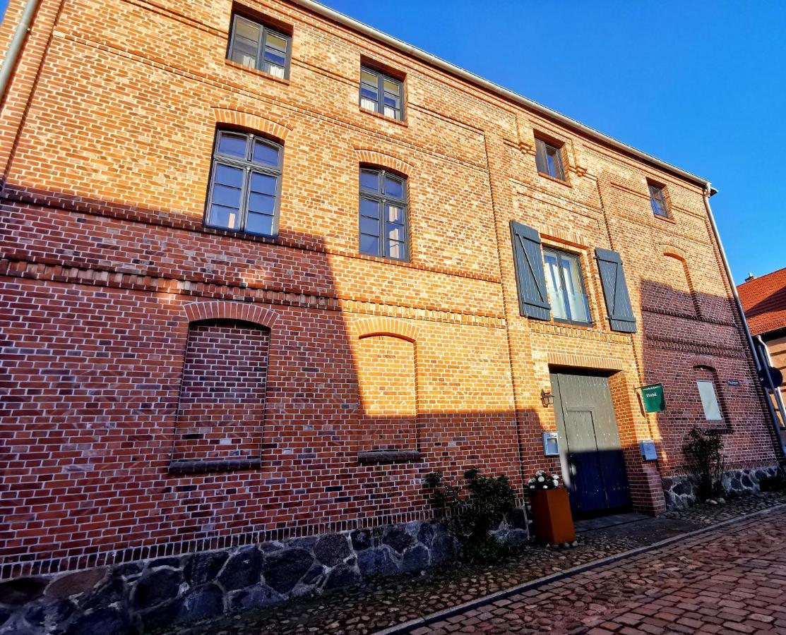 Hotel Und Restaurant Haus Sajons Plau am See Exterior foto